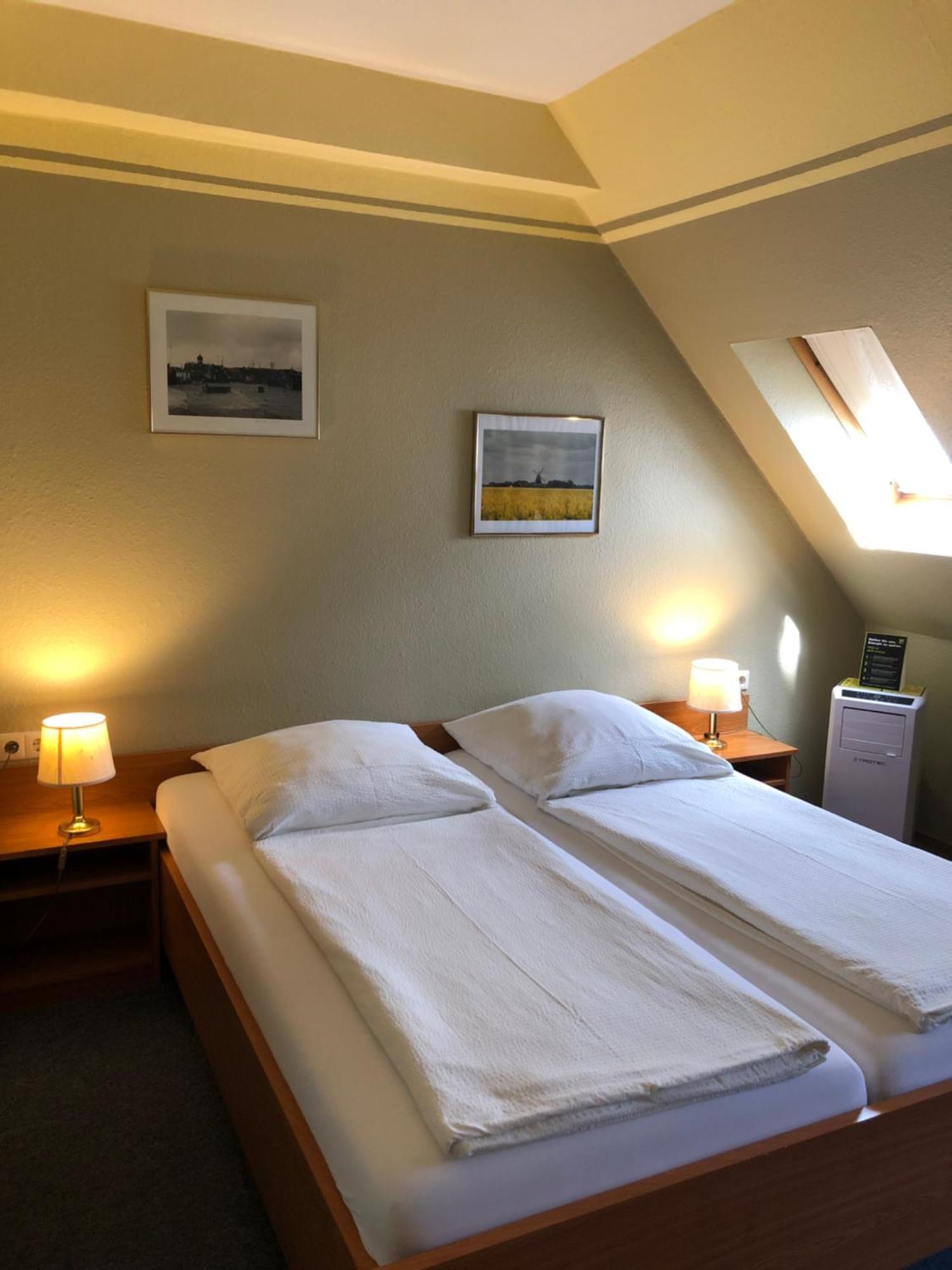 Garni Hotel-Pension Holum Нойхарлингерзийл Екстериор снимка