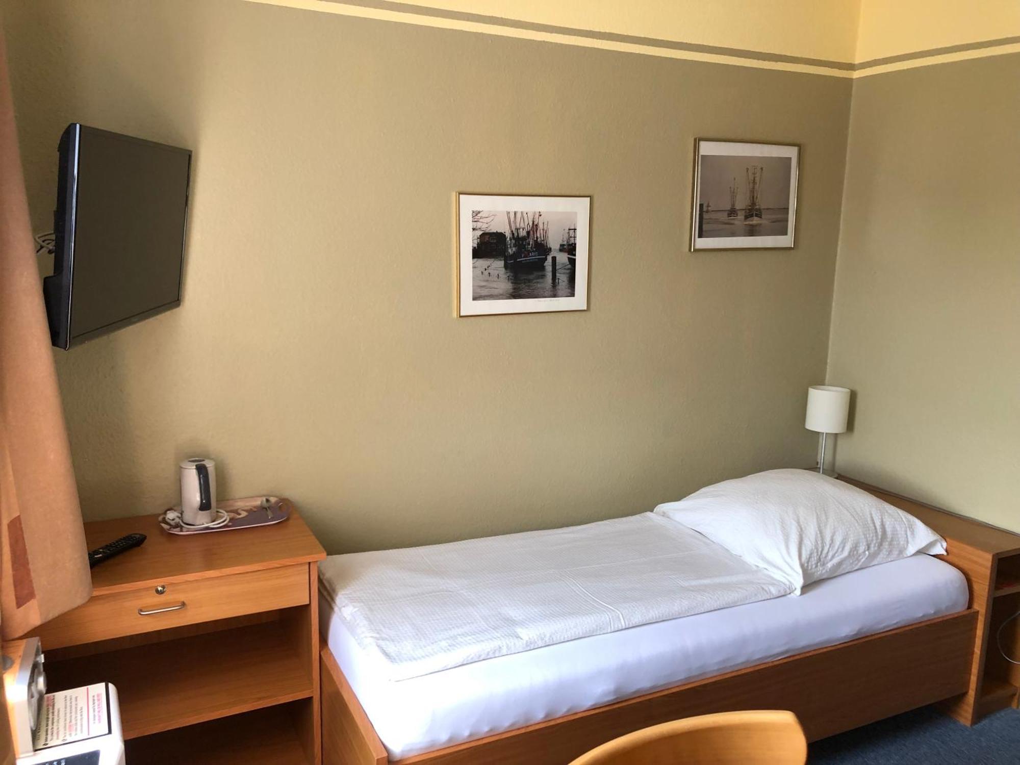 Garni Hotel-Pension Holum Нойхарлингерзийл Екстериор снимка